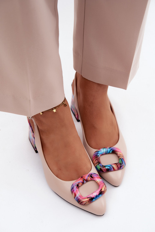 Sandálias femininas de salto altoDekoracyjną com fivelas Vinceza 62289 bege