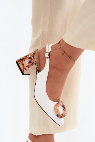 Sandálias femininas de salto altoDekoracyjną com fivelas Vinceza 62289 cor branca 2