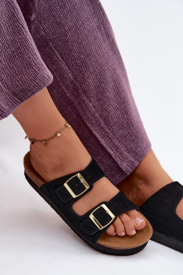 Pele Chinelos femininos de camurça com uma plataforma com fivelas Vinceza 102657 cor preta