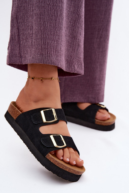 Pele Chinelos femininos de camurça com uma plataforma com fivelas Vinceza 102657 cor preta