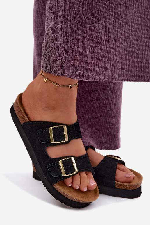 Pele Chinelos femininos de camurça com uma plataforma com fivelas Vinceza 102657 cor preta