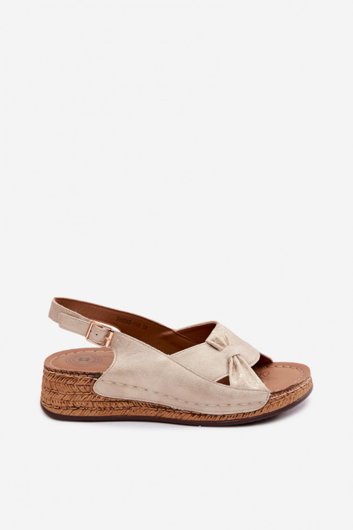 Sandálias femininas confortáveis com uma plataforma cor dourada Iggy