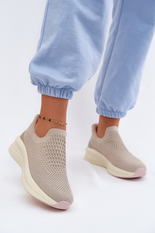 Um modelo atraente À modalo de tênis Feminino  Kobbo 102424 bege