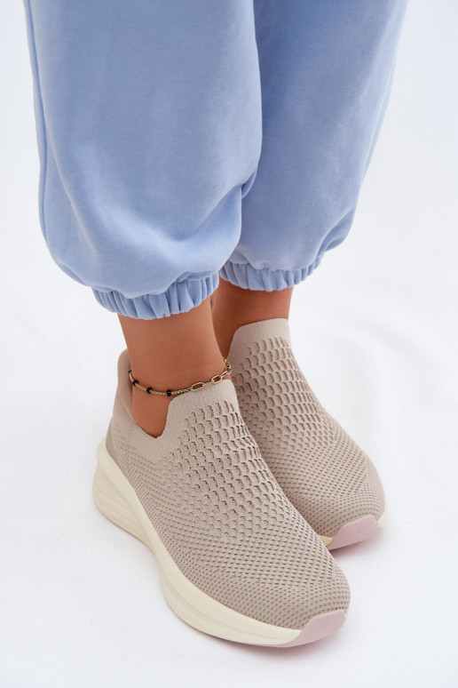 Um modelo atraente À modalo de tênis Feminino  Kobbo 102424 bege