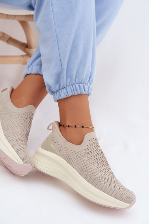 Um modelo atraente À modalo de tênis Feminino  Kobbo 102424 bege