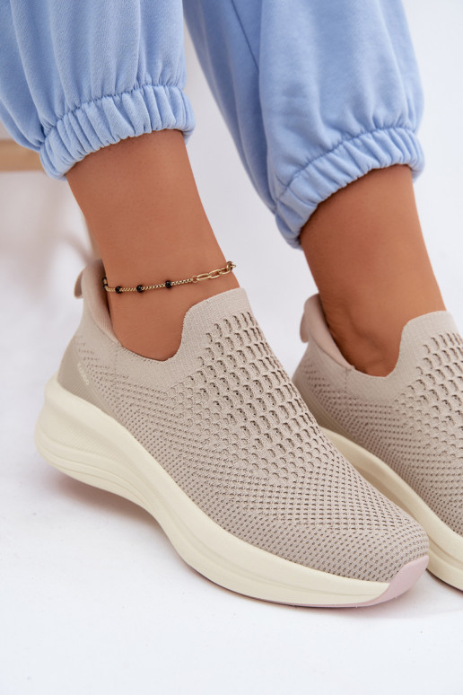 Um modelo atraente À modalo de tênis Feminino  Kobbo 102424 bege