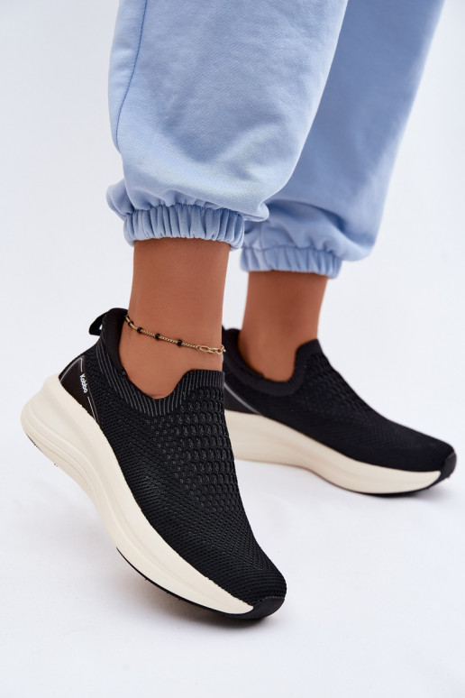 Um modelo atraente À modalo de tênis Feminino  Kobbo 102424 cor preta