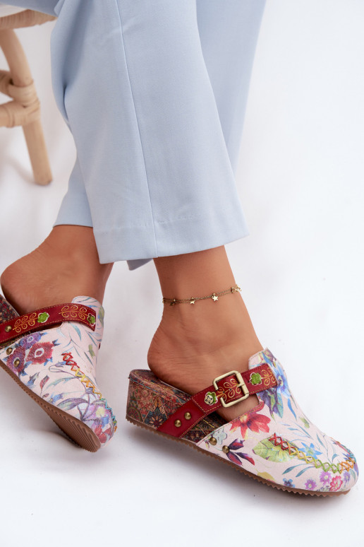 Chinelos de couro Mule Feminino com uma plataforma com flores Tem que serciejka K7409-15 Cores diferentes