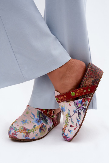 Chinelos de couro para mulher com plataforma e flores em várias cores 2