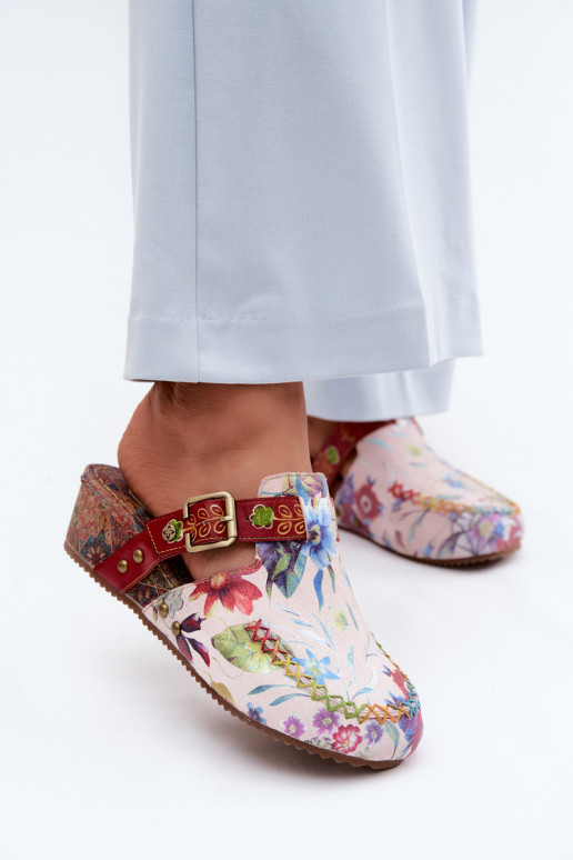 Chinelos de couro para mulher com plataforma e flores em várias cores