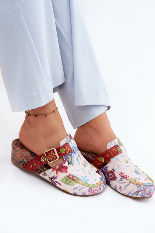 Chinelos de couro Mule Feminino com uma plataforma com flores Tem que serciejka K7409-15 Cores diferentes
