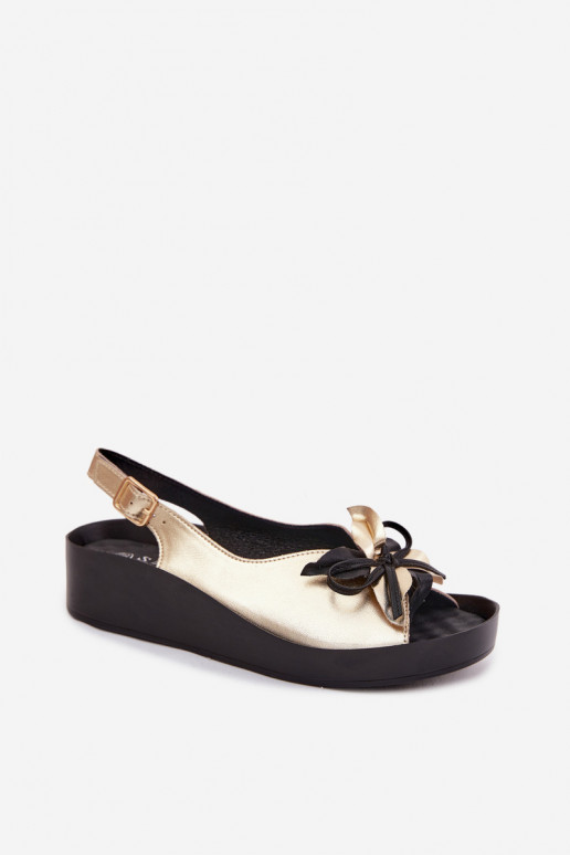 Sandálias femininas com ornamentos S.Barski KV61-6045 cor dourada