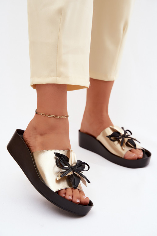 Chinelos de couro Feminino com enfeites S.Barski KV61-6044 cor dourada