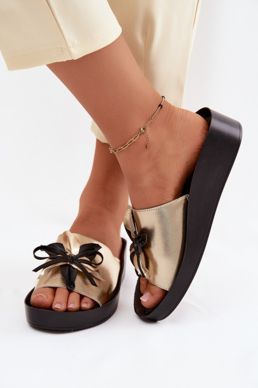 Chinelos de couro Feminino com enfeites S.Barski KV61-6044 cor dourada