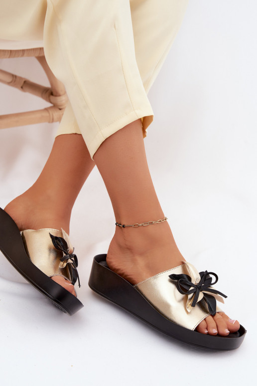 Chinelos de couro Feminino com enfeites S.Barski KV61-6044 cor dourada