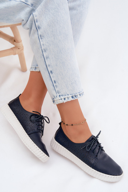 Sapatos perfurados azul escuro com atacadores Pearla
