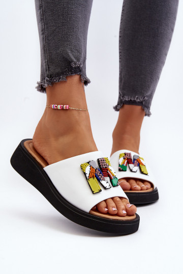 Chinelos de couro Feminino com enfeites cor branca Asames