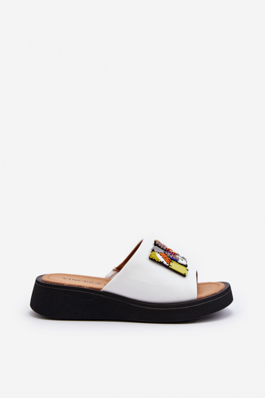 Chinelos de couro Feminino com enfeites cor branca Asames