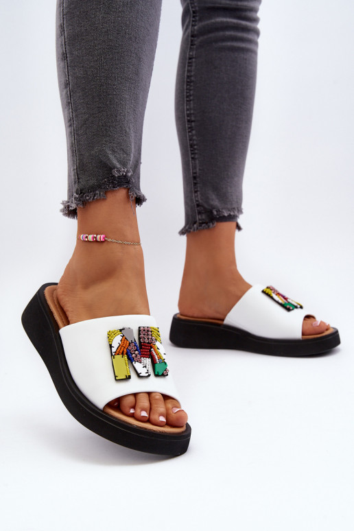 Chinelos de couro Feminino com enfeites cor branca Asames