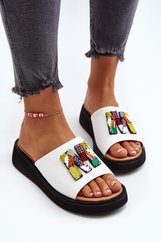 Chinelos de couro Feminino com enfeites cor branca Asames