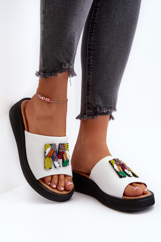 Chinelos de couro Feminino com enfeites cor branca Asames