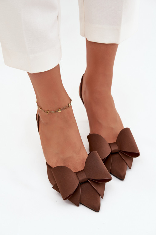 Sapatos de salto alto marrons com calcanhar aberto e laço Eklevia