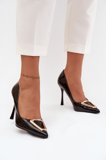 Sapatos de salto alto pretos com efeito verniz e detalhes dourados Paivelle 2