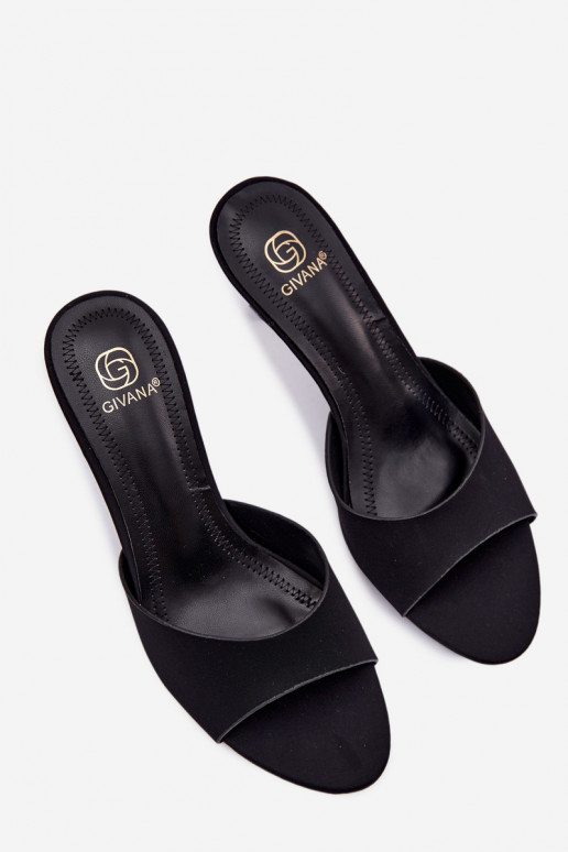 Chinelos femininos com salto fino  cor preta Selmira