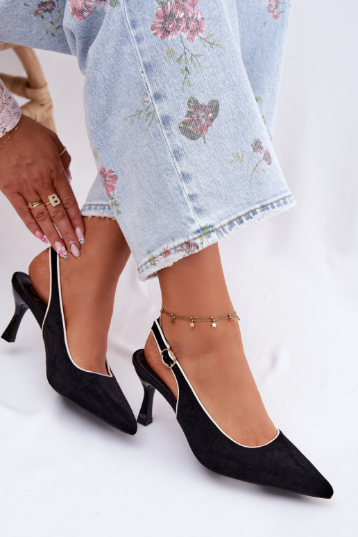 Sandálias femininas com salto finoLamóParaką cor preta Relmira