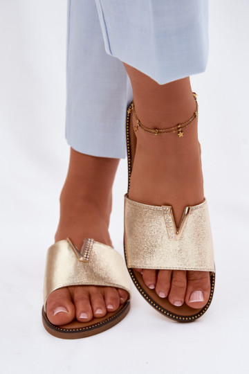 Chinelos Apartamento feminino Com decorações Detalem V cor dourada Nelmira