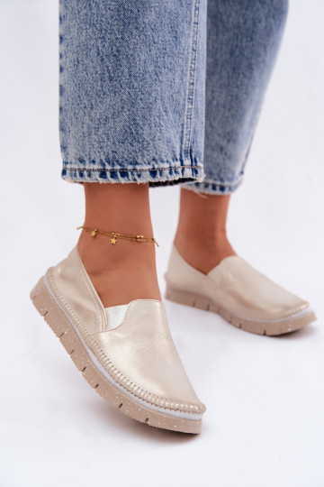 Sapatos femininos dourados de couro slip-on Przecierany