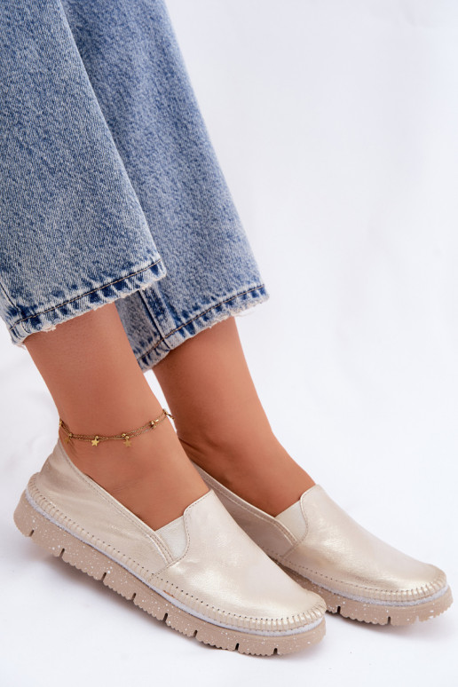Sapatos femininos dourados de couro slip-on Przecierany
