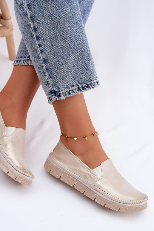 Sapatos femininos dourados de couro slip-on Przecierany