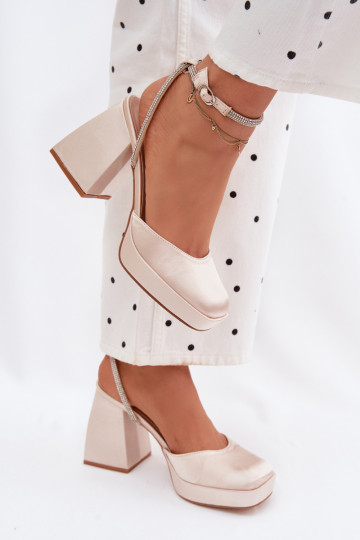 Sandálias femininas Em saltos enormes Typu Słupek Pasek com olhos brilhantes cor dourada Seraphina