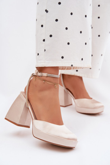 Sandálias femininas Em saltos enormes Typu Słupek Pasek com olhos brilhantes cor dourada Seraphina 2