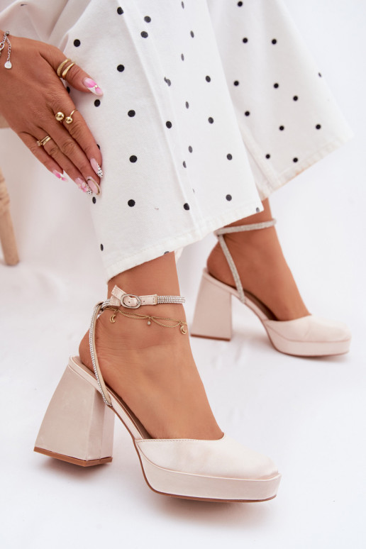 Sandálias femininas Em saltos enormes Typu Słupek Pasek com olhos brilhantes cor dourada Seraphina