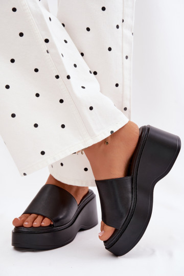 Chinelos femininos com uma plataforma cor preta Virelia 2