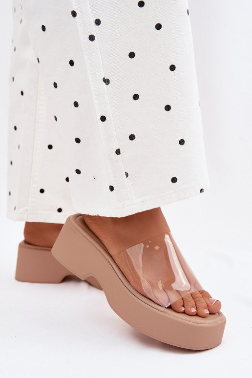 Chinelos femininos com uma plataformaTransparentnym Tirasem bege Selestia