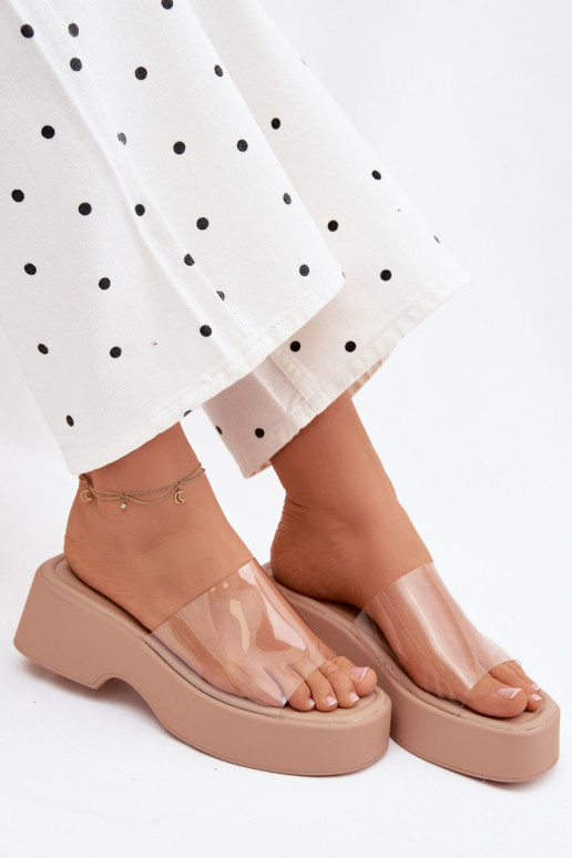 Chinelos femininos com uma plataformaTransparentnym Tirasem bege Selestia