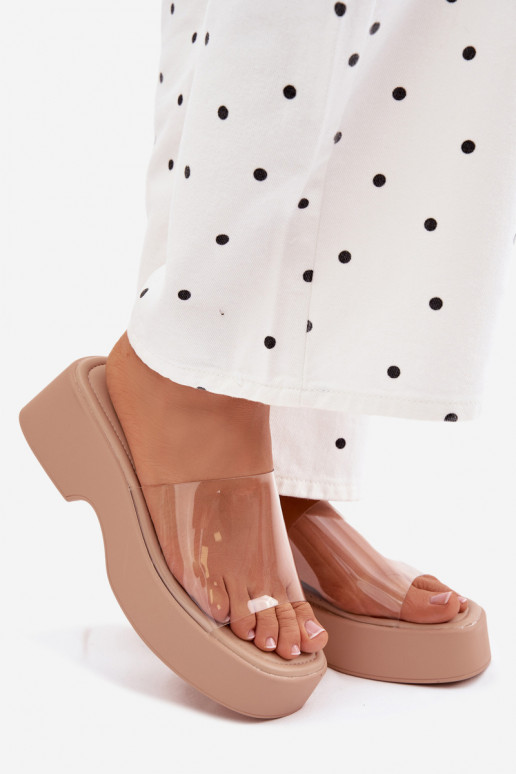 Chinelos femininos com uma plataformaTransparentnym Tirasem bege Selestia