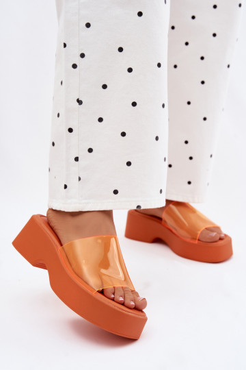 Chinelos de plataforma laranja com tiras transparentes Selestia