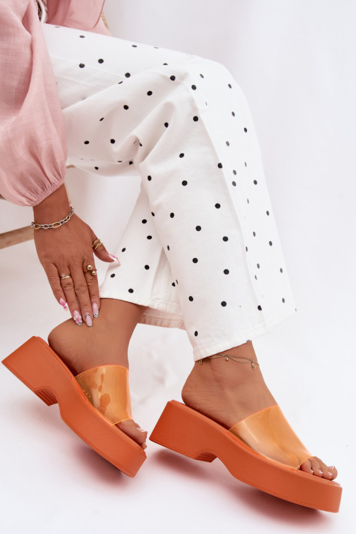 Chinelos femininos com uma plataformaTransparentnym Tirasem cor laranja Selestia