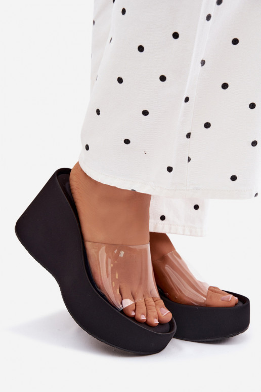 Chinelos femininos com uma plataformaTransparentnym Tirasem cor preta Zolretia