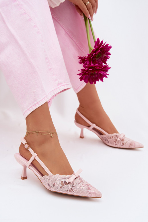Sandálias rosas com rendas e laços no calcanhar Tai turiribelle