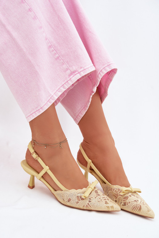 Sandálias com cordões Feminino Habilitado obcasie com fitas cor amarela Tem que serribelle