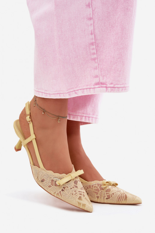 Sandálias com cordões Feminino Habilitado obcasie com fitas cor amarela Tem que serribelle