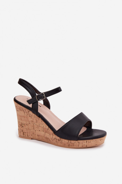 Sandálias femininas com uma plataforma cor preta Clarabella