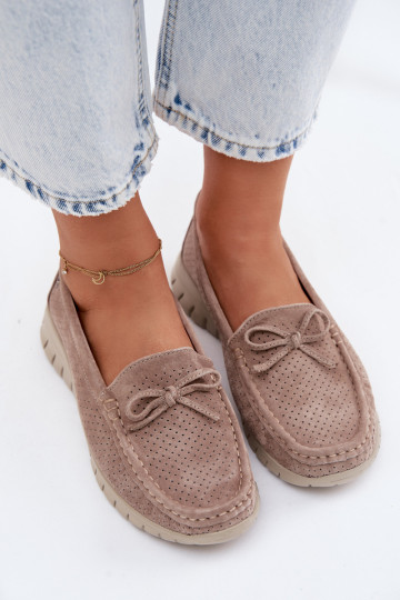 Mocassins de camurça sintética na cor areia para mulheres com laços Vinceza 95401