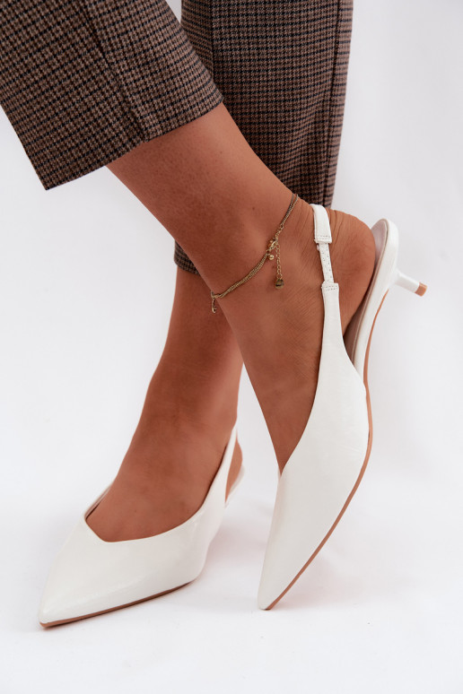 Sandálias lacadas para mulheresImitacji Skóry com salto cor branca Averelle