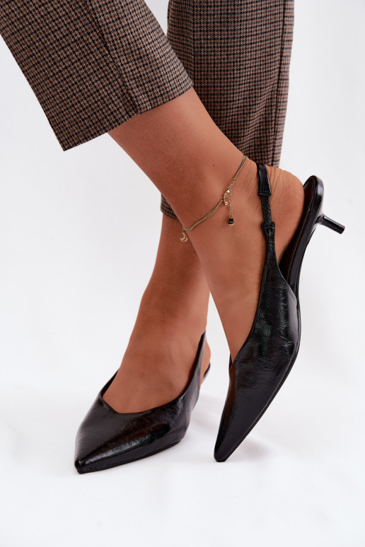 Sandálias lacadas para mulheresImitacji Skóry com salto cor preta Averelle